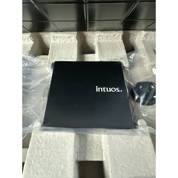 Wacom Intuos 4 PTK-640 Creative Pen Tablet Complete Set Gently Used - Picture 5 of 5